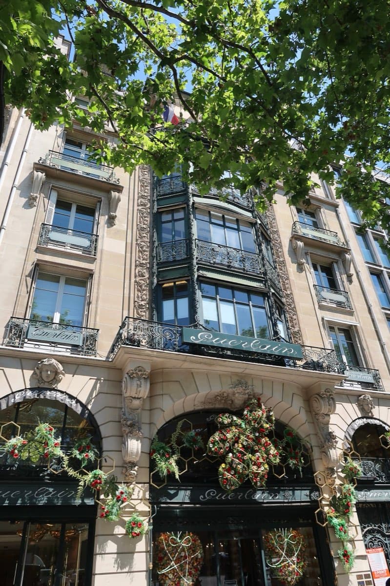 Façade de la Maison Guerlain, 68 avenue des Champs-Élysées