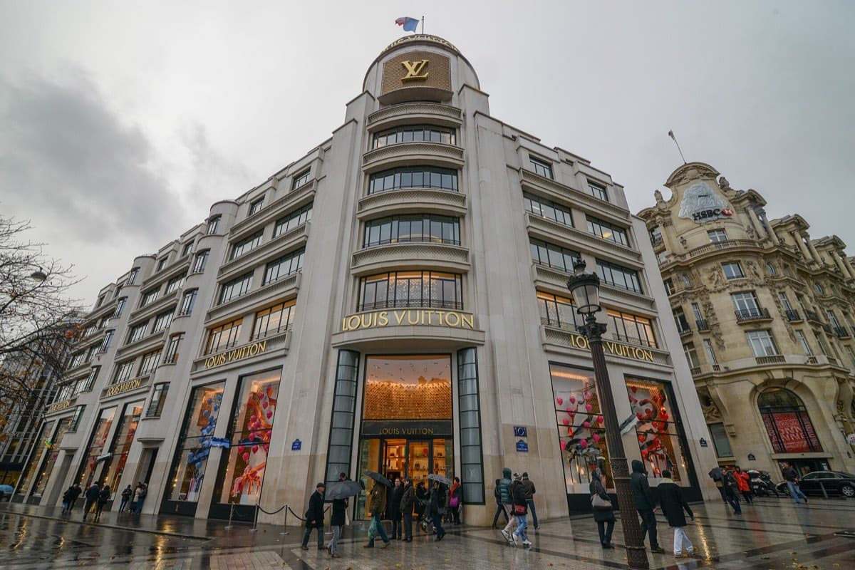 Louis Vuitton · Louis Vuitton flagship store at Avenue des Champs-Élysées (22288053650)