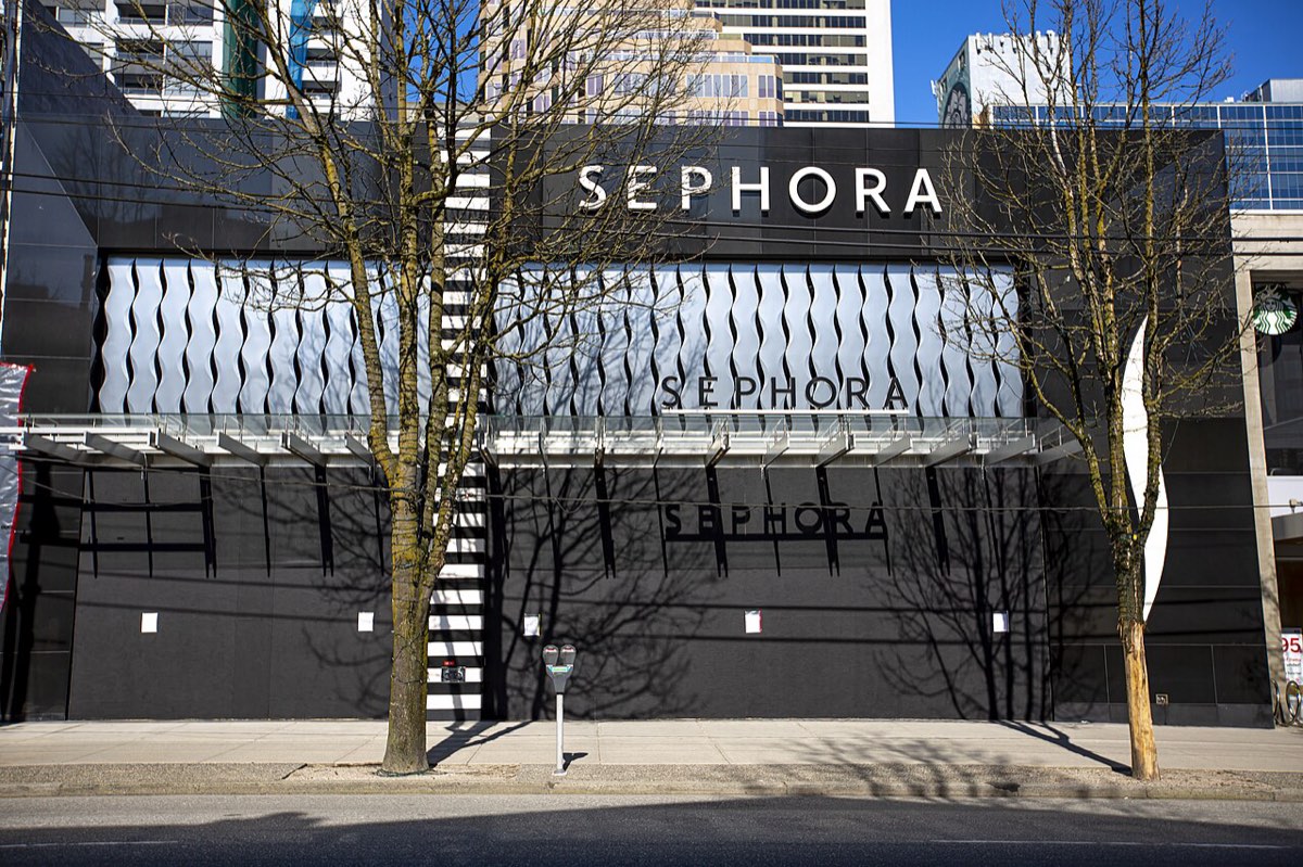 SEPHORA on Rbson street is closing temporarily because of COVID-19 pandemic (49741265152)